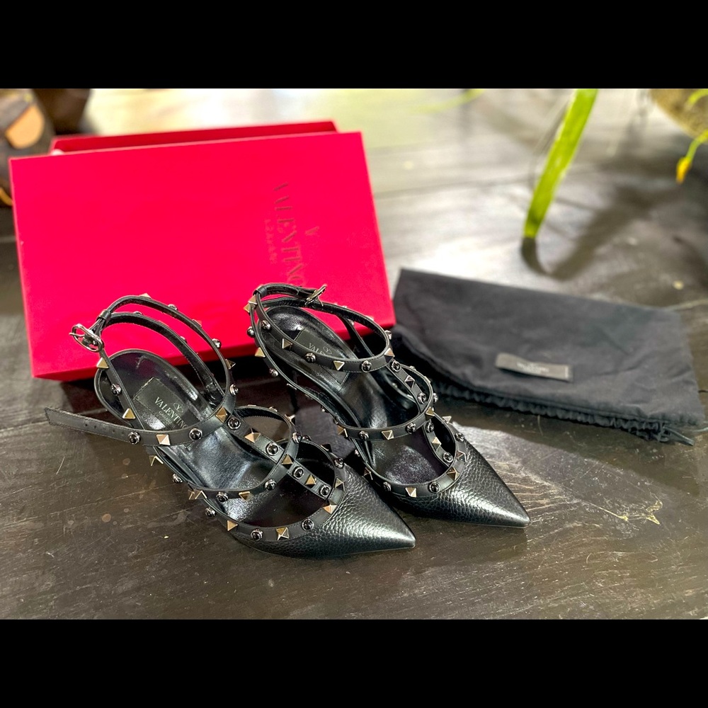 Valentino Rockstuds - Black grained leather with gold Special Edition